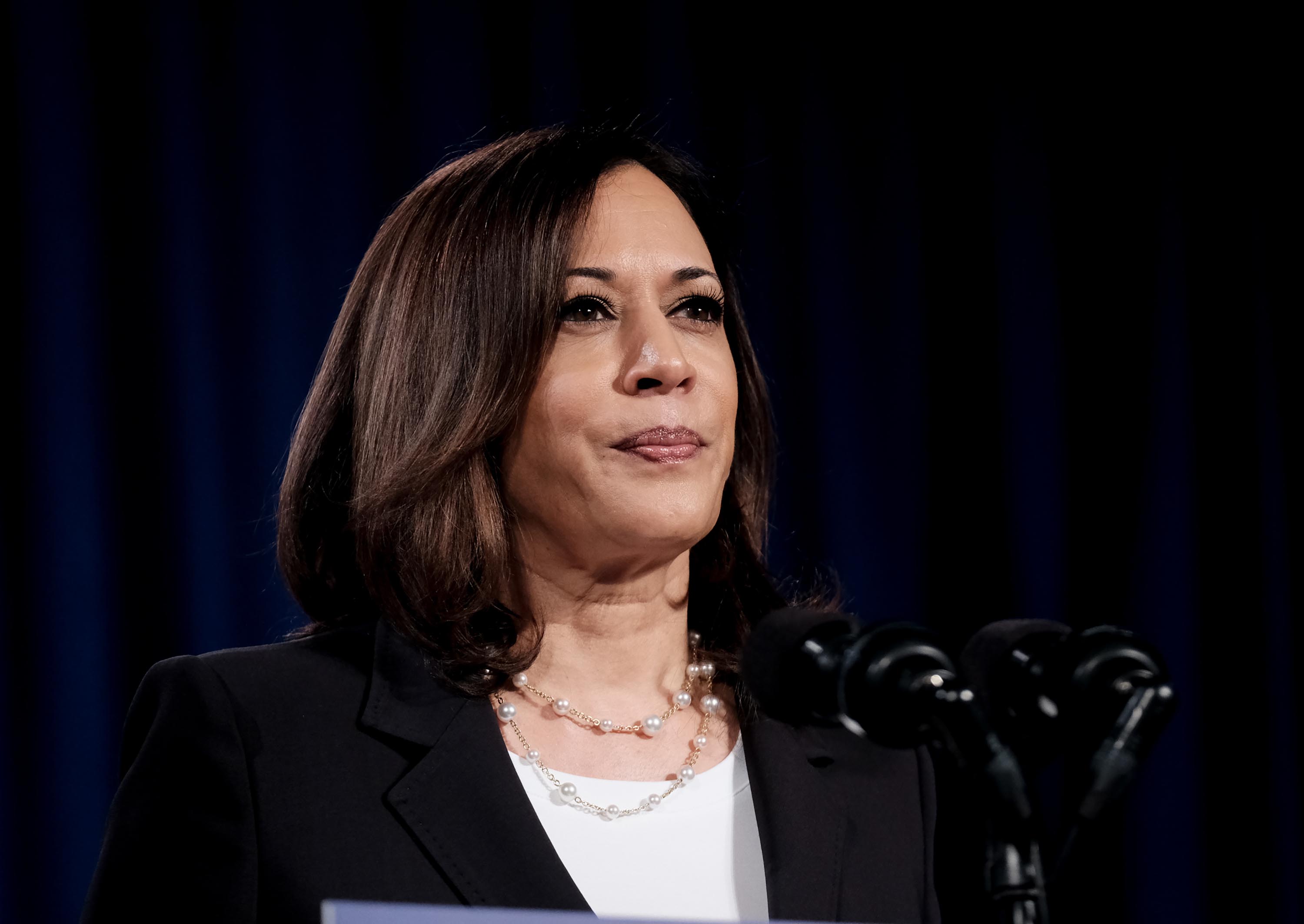 Harris addresses vaccine hesitancy in DC pharmacy visit