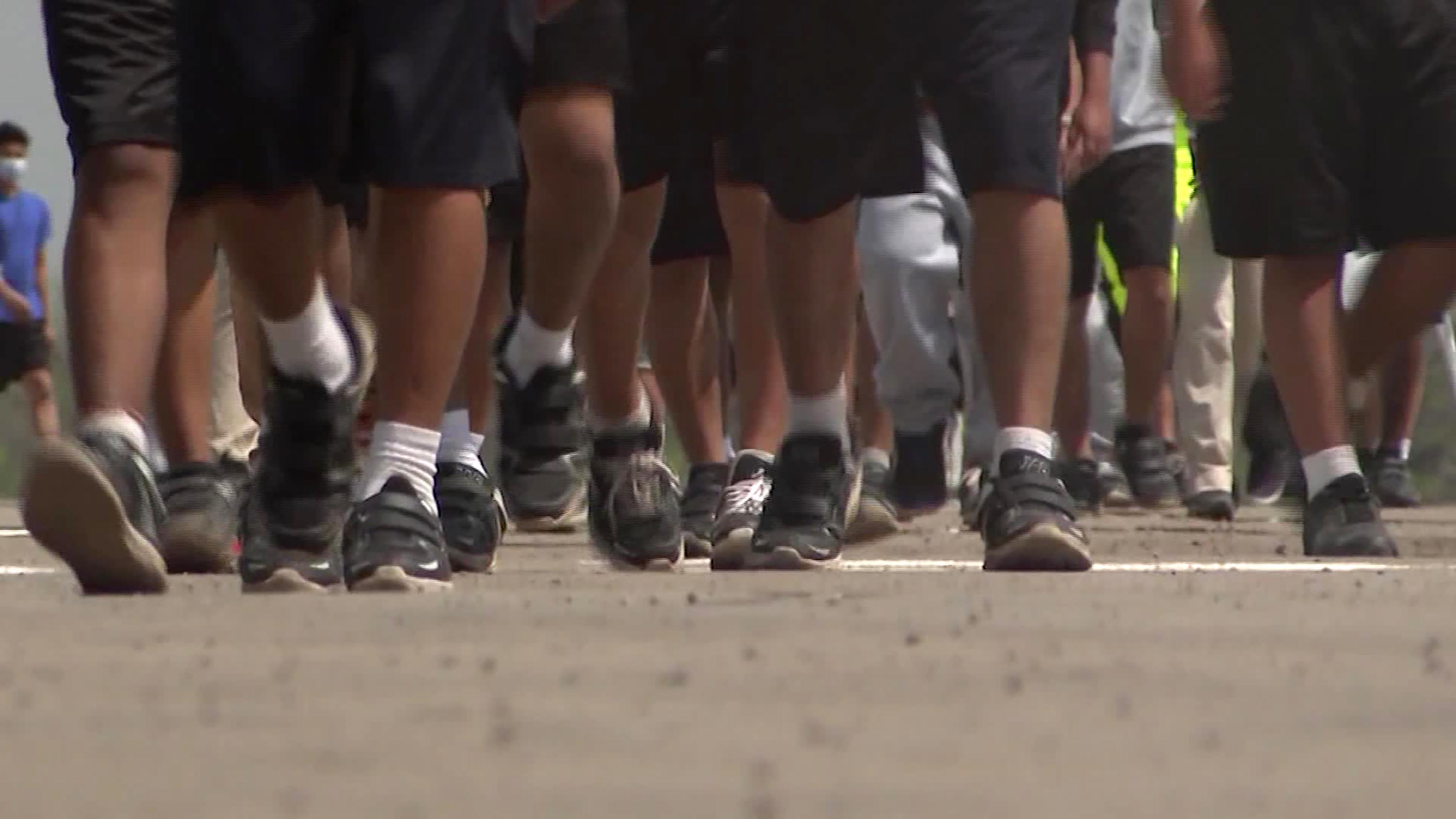 Some migrant children in HHS care left in buses without access to showers or beds