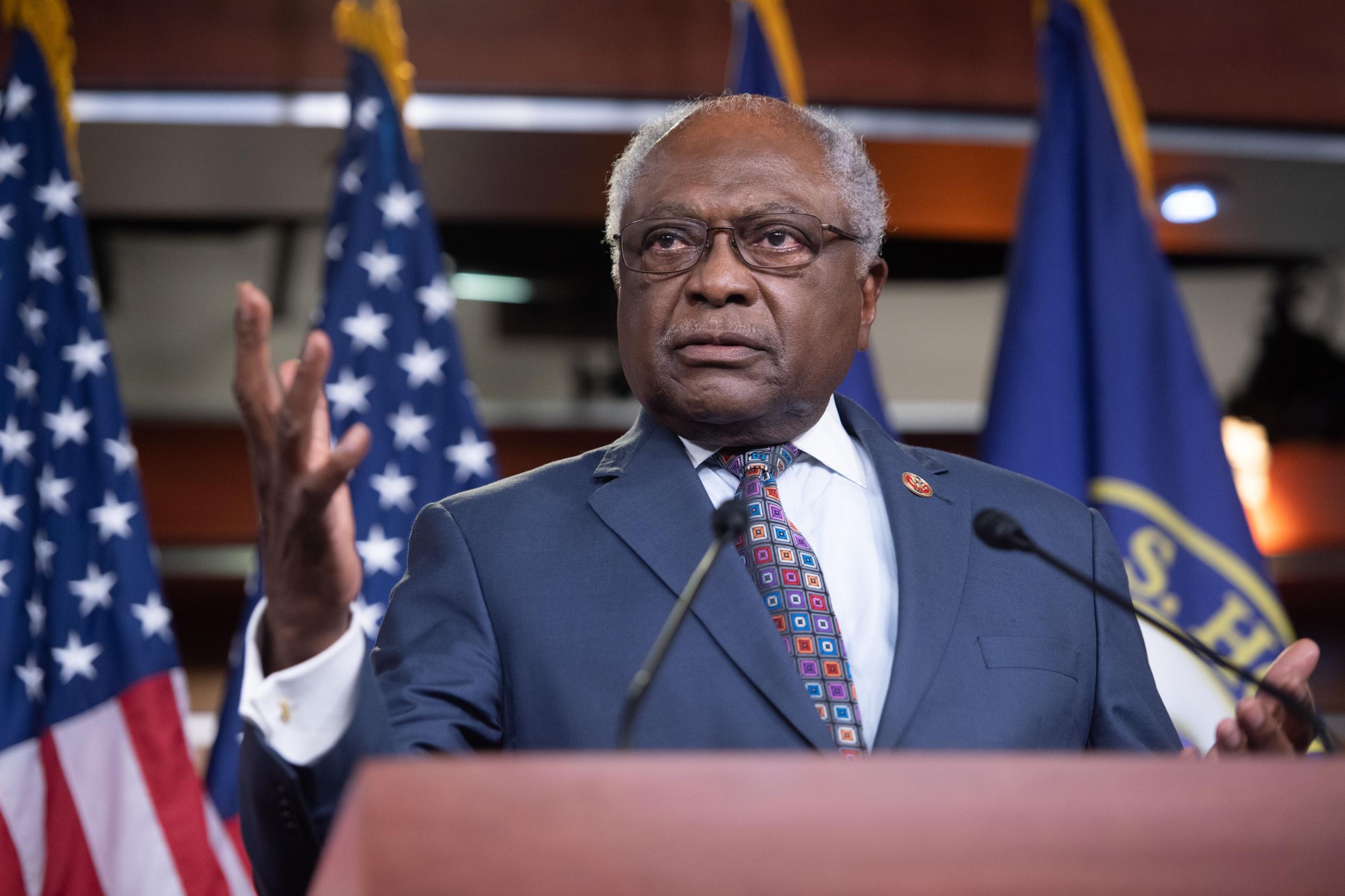 Key House Democrat says the 'window is closing' on stimulus deal ahead of Pelosi deadline