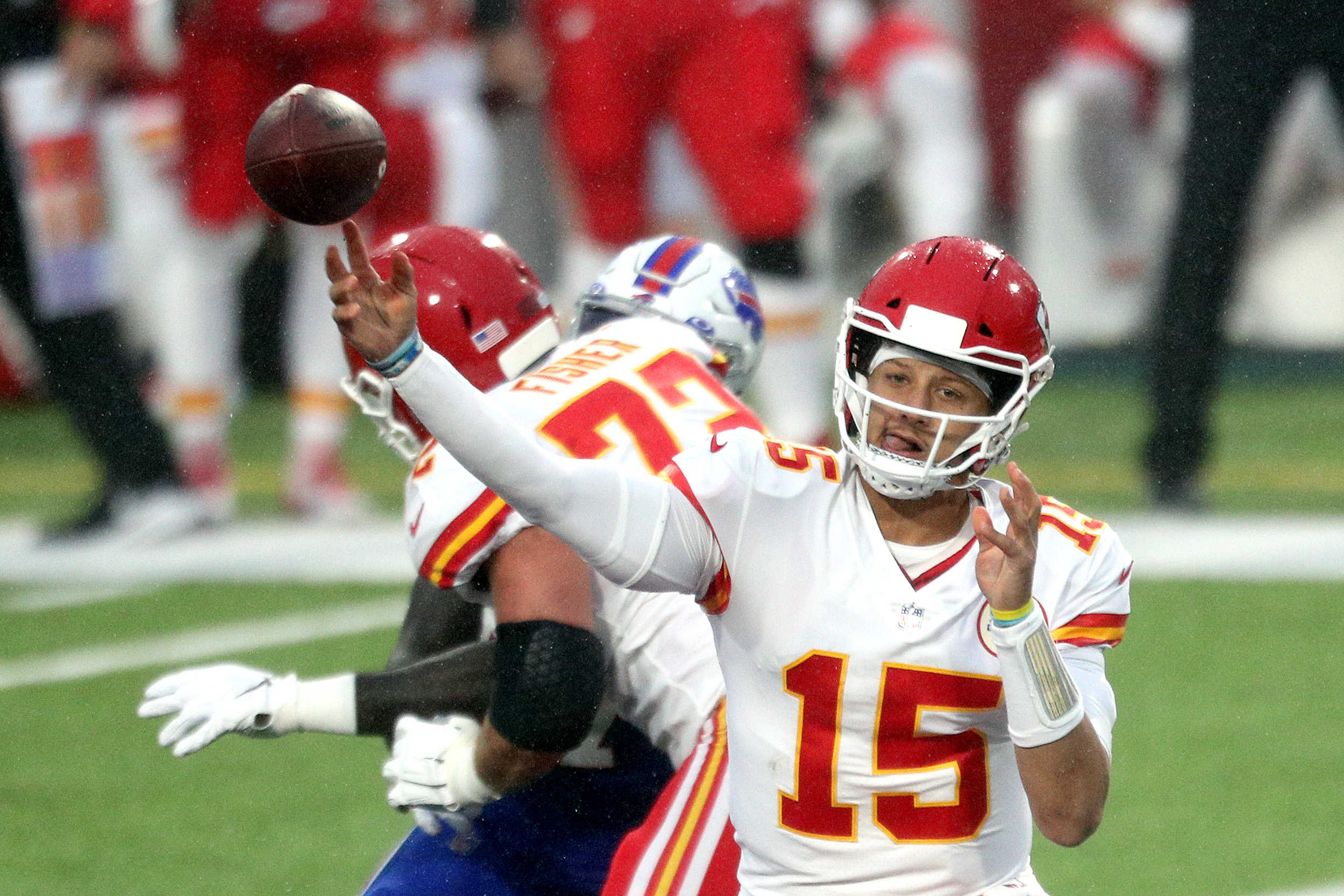 Patrick Mahomes breaks NFL touchdown pass record as the Kansas City Chiefs bounce back to win