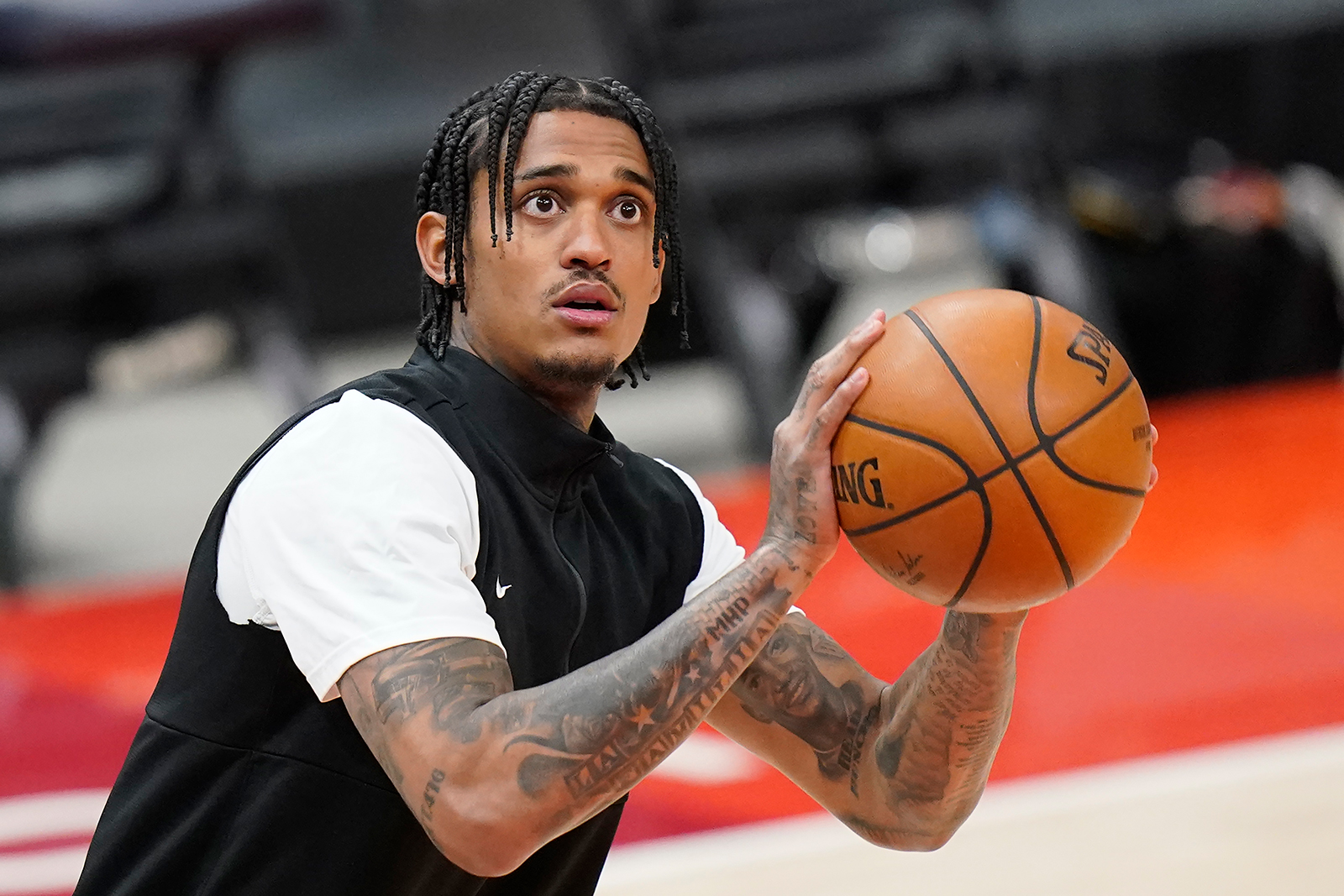Jordan Clarkson: NBA star helps food truck graffitied with anti-Asian slur, says there's 'no room' for racist incidents