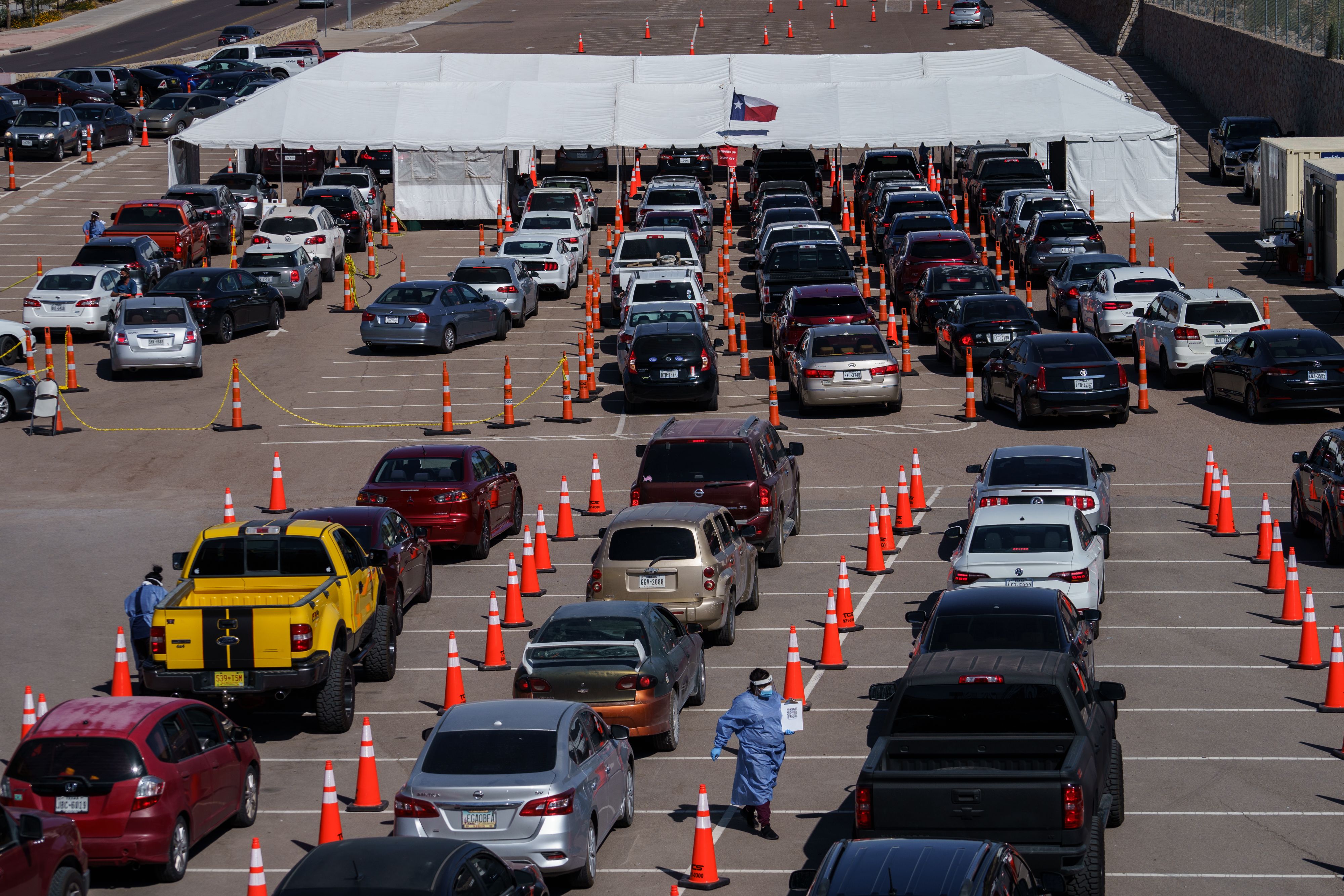 El Paso official orders two-week shutdown of non-essential businesses amid Covid-19 surge