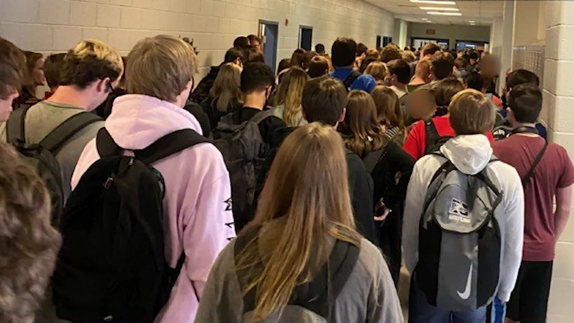 Free speech experts call on public schools to not penalize students for sharing images of maskless classmates