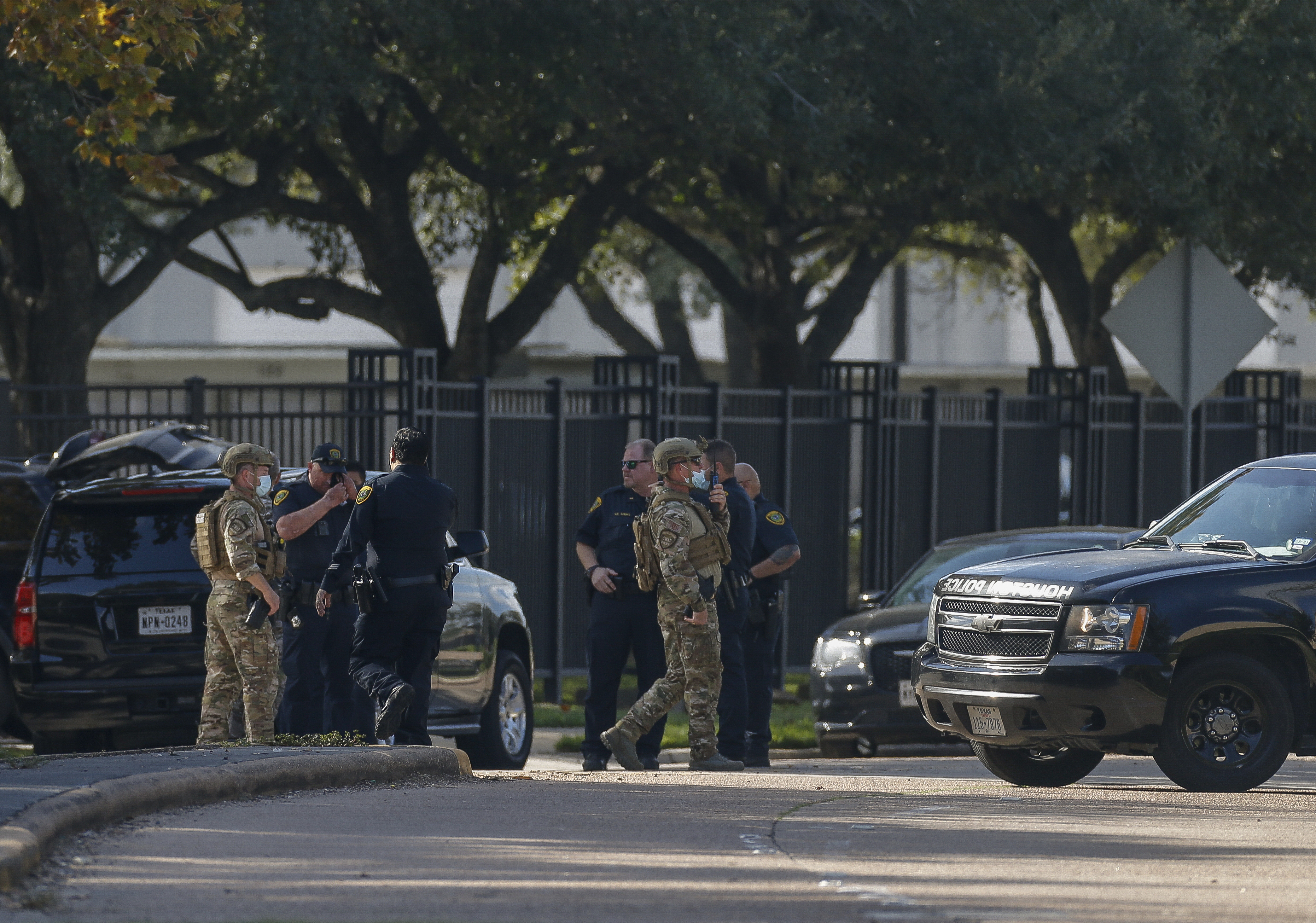 Houston police officer killed in apartment complex shooting