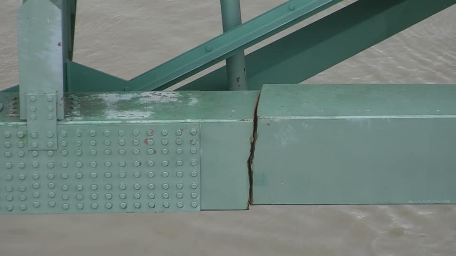 The employee responsible for inspecting the cracked Memphis bridge has been fired