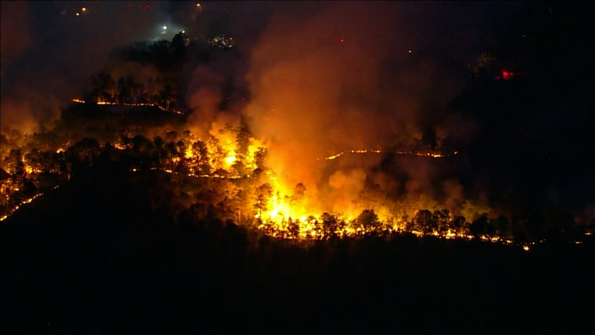 Firefighters battle two wildfires in New Jersey as one leaves 900 acres torched