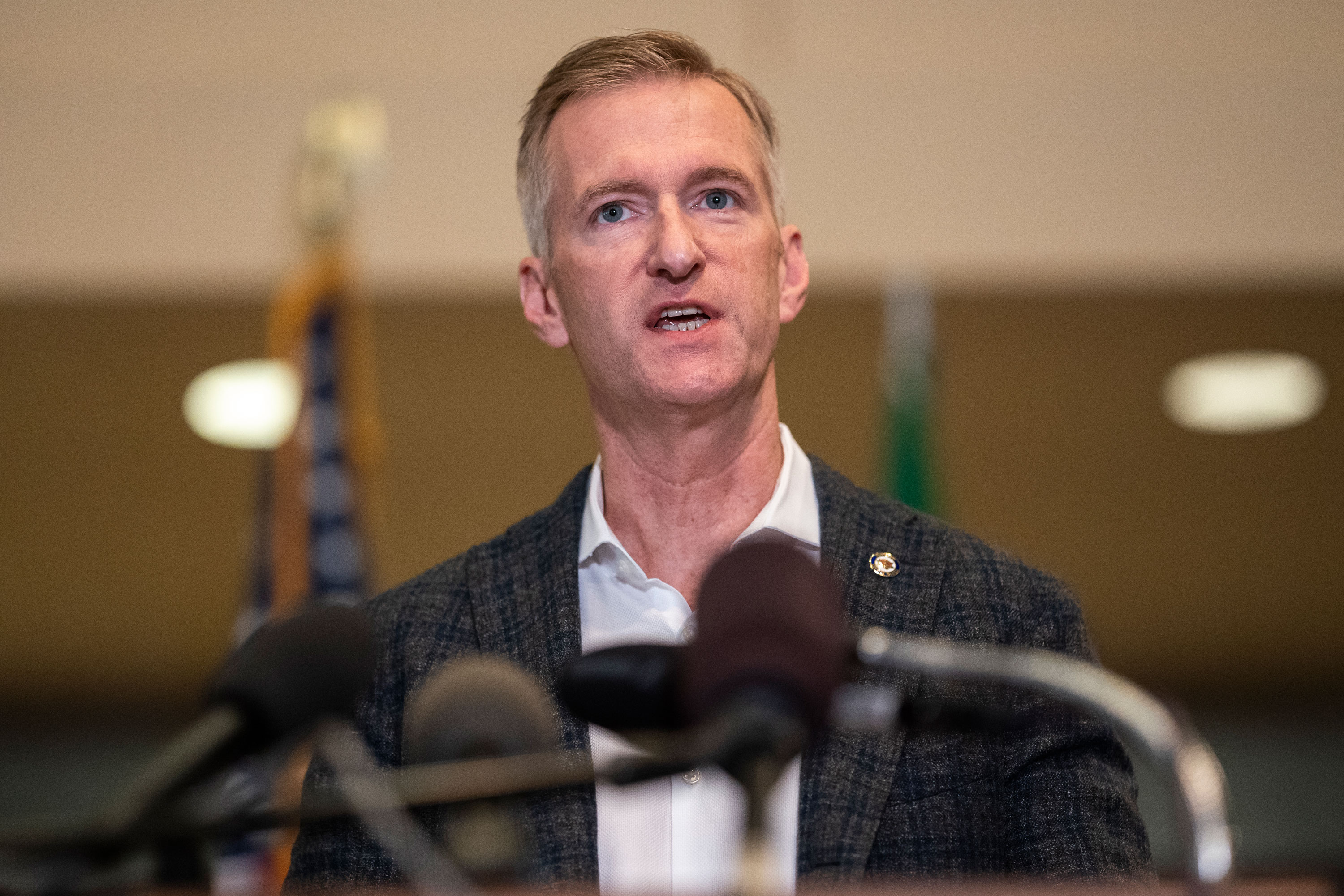 Portland mayor tells police he pepper-sprayed a man who harassed him over mask policies