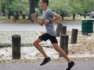 Mike Williams action photo