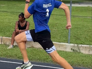 Mike Williams action photo