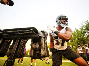 Ejodamen E. action photo