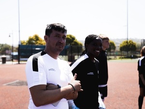 Edgardo Becerra action photo