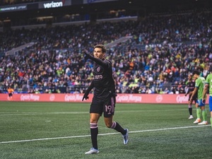 Robbie R. action photo