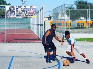 Tommie Davis action photo