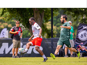 Edmundo R. action photo