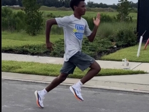 Mike Williams action photo