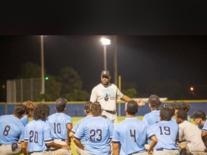 Elisandro Wolfe action photo