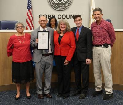 Members of Etz Chaim Congregation receive proclamation