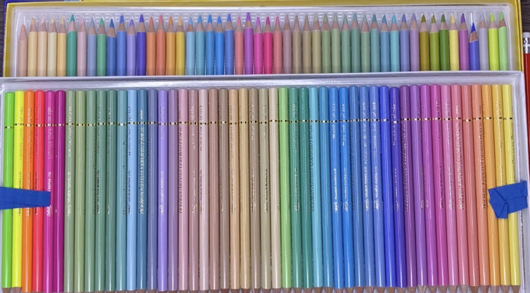 Astra Pastelowe Coloured Pencils v Holbein Coloured Pencils