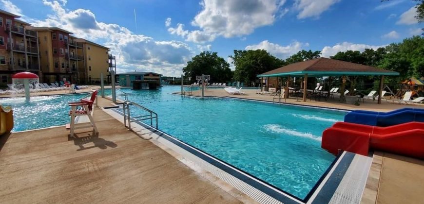 Overview of the pool area with the slides
