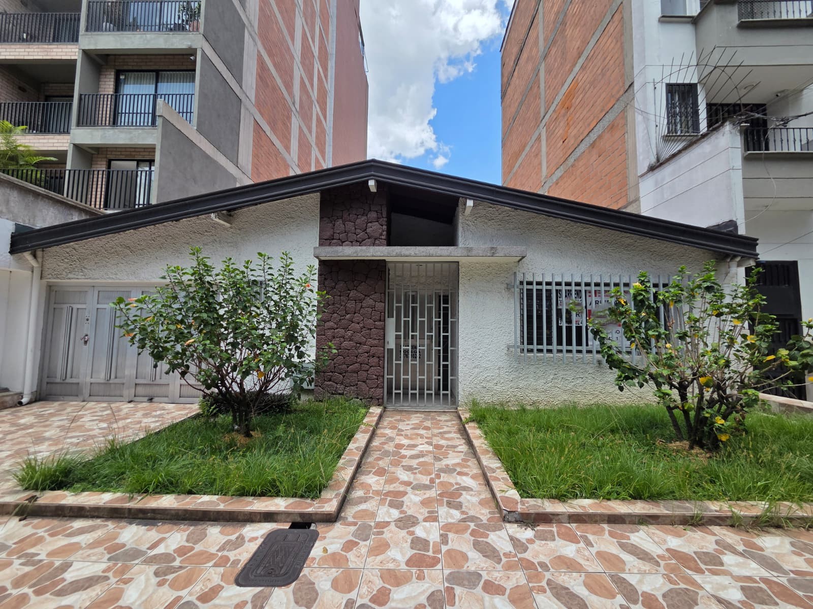 Casa Comercial en arriendo en ALAMEDA, 256 m², 5 alcobas