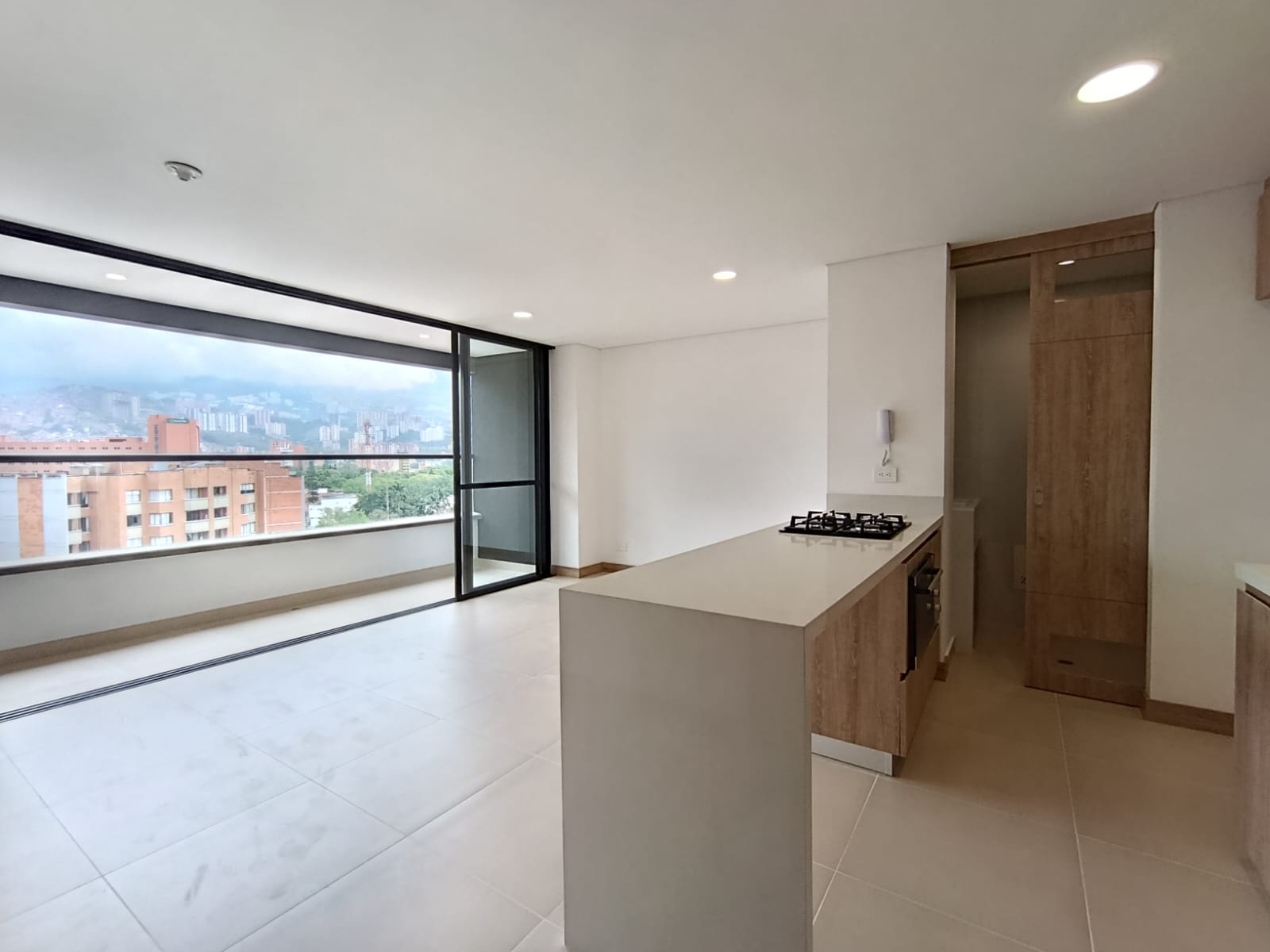 Apartamento en arriendo en LAURELES MEDELLIN, 85 m², 3 alcobas