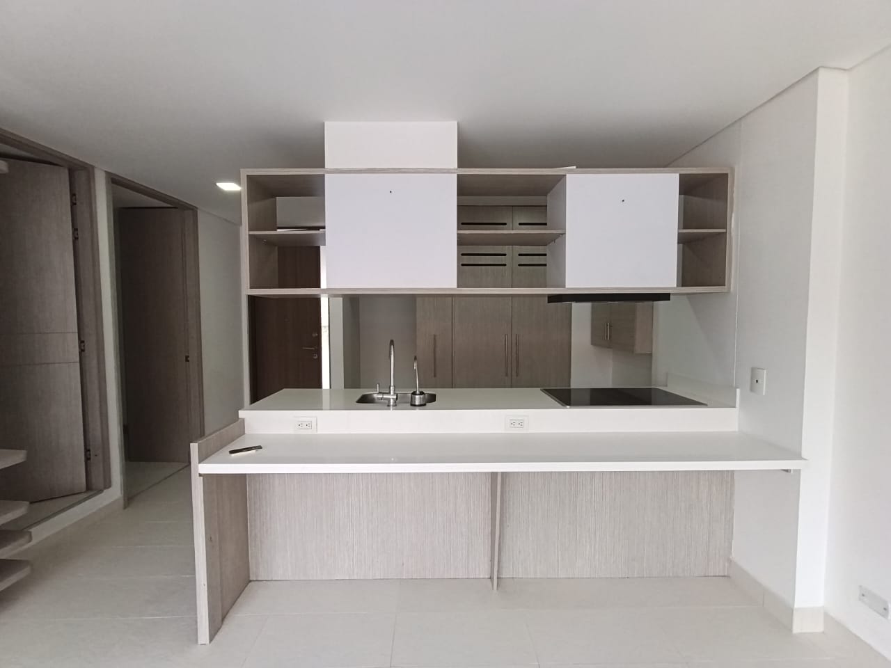 Apartaestudio en arriendo en AEROPUERTO JOSE MARIA CORDOBA, 64 m², 1 alcoba