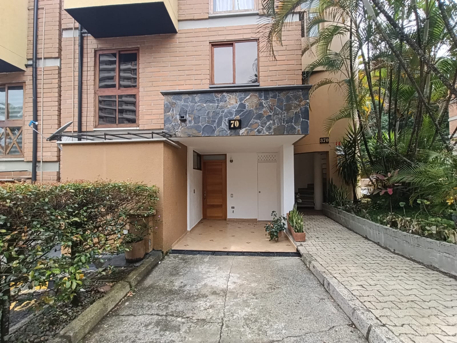 Casa en arriendo en LOMA DEL ESCOBERO ENVIGADO, 135 m², 3 alcobas