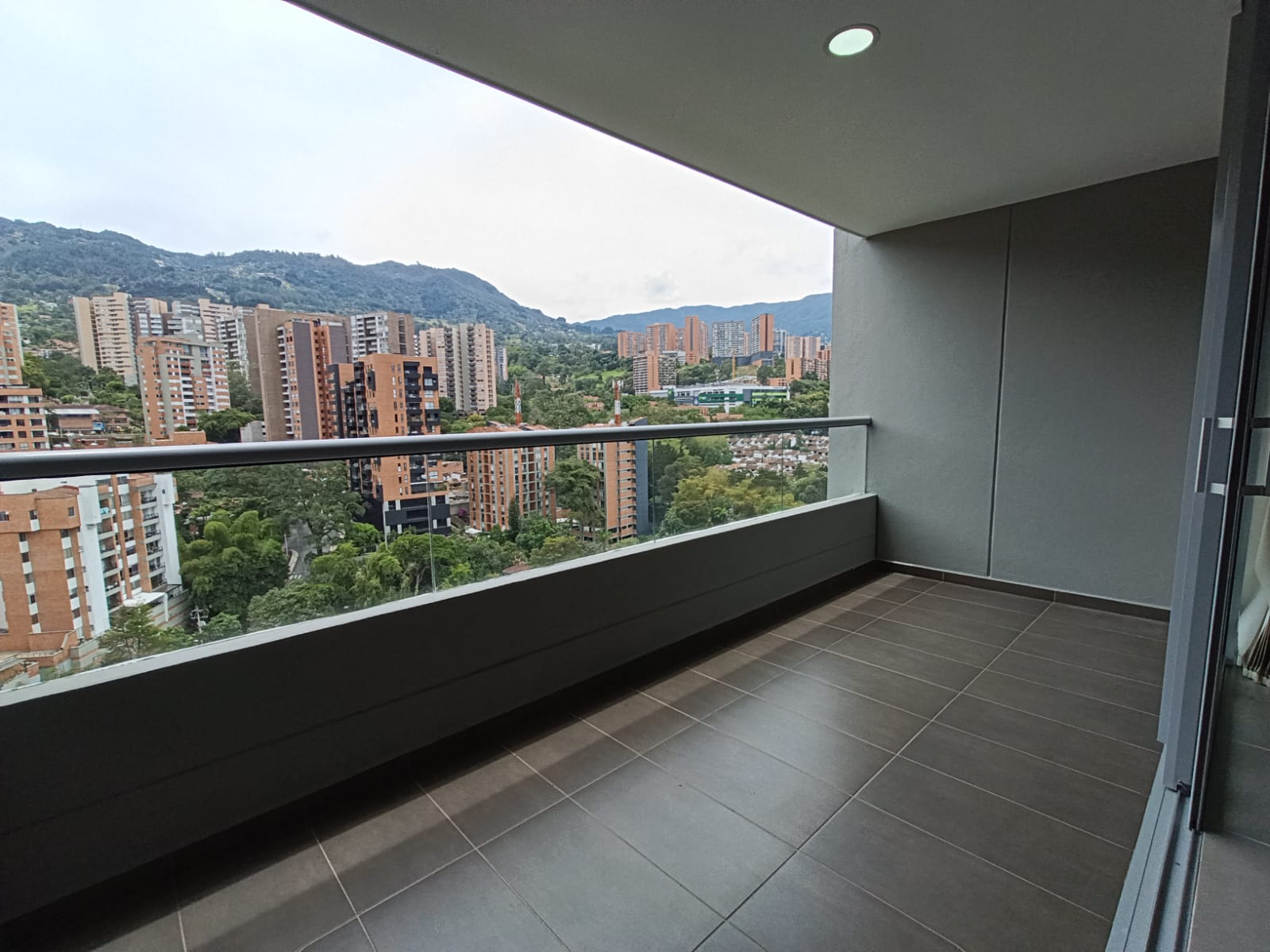 Apartamento en arriendo en CUMBRES, 89 m², 2 alcobas