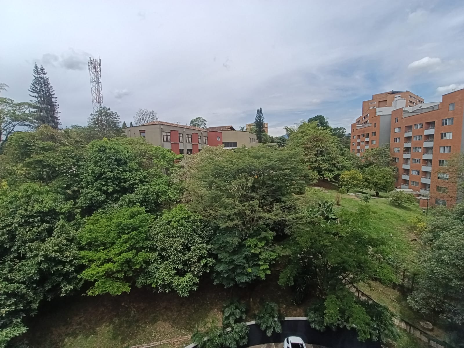 Apartamento en arriendo en CUMBRES, 100 m², 3 alcobas