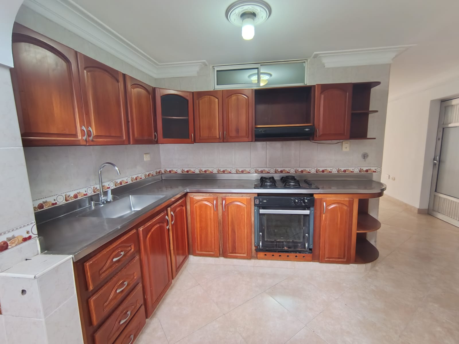 Apartamento en arriendo en ALMERIA, 180 m², 4 alcobas