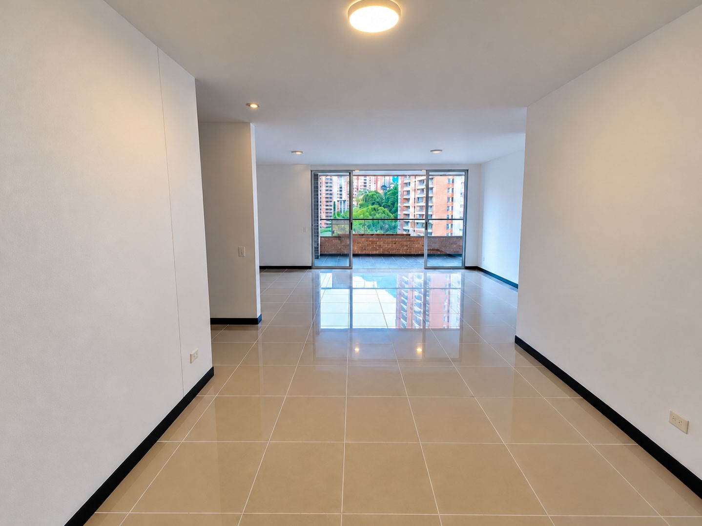 Apartamento en arriendo en LOMA DE LAS SANTAS, 144 m², 3 alcobas