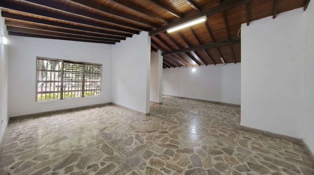 Casa Comercial en arriendo en EL VELODROMO, 200 m², 3 alcobas