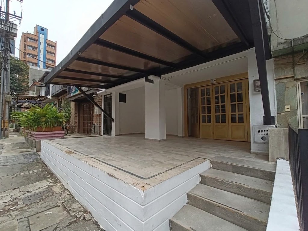Local en arriendo en LAURELES MEDELLIN, 156 m²