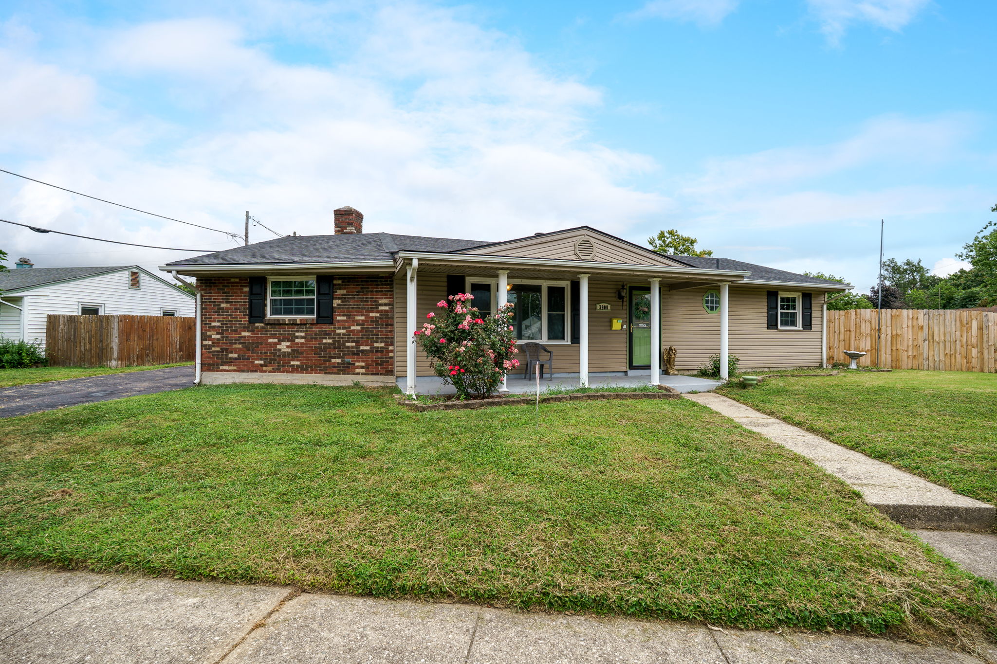2-web-or-mls-3900-n-montevideo-dr.jpg