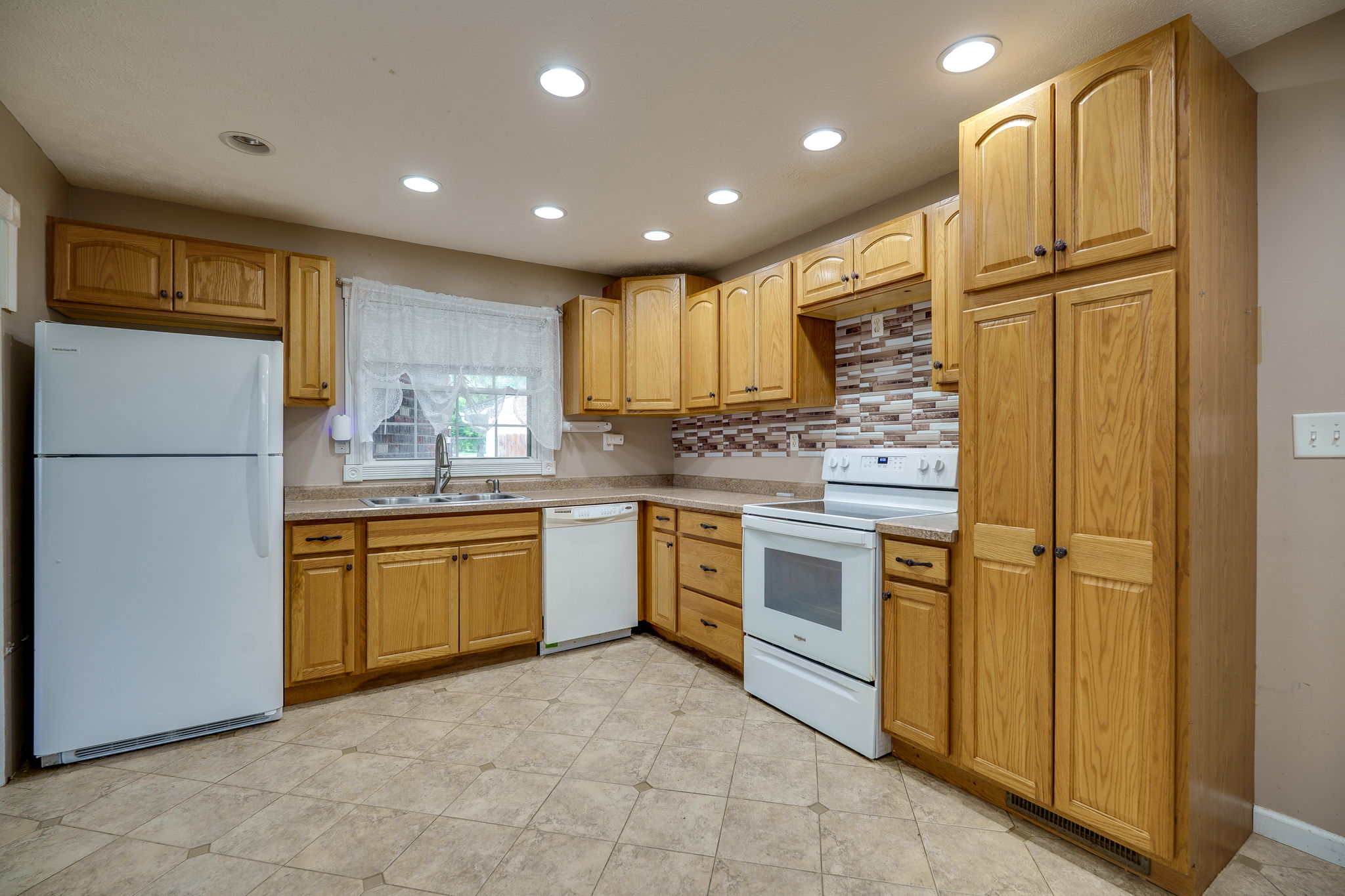 12-web-or-mls-3900-n-montevideo-dr.jpg