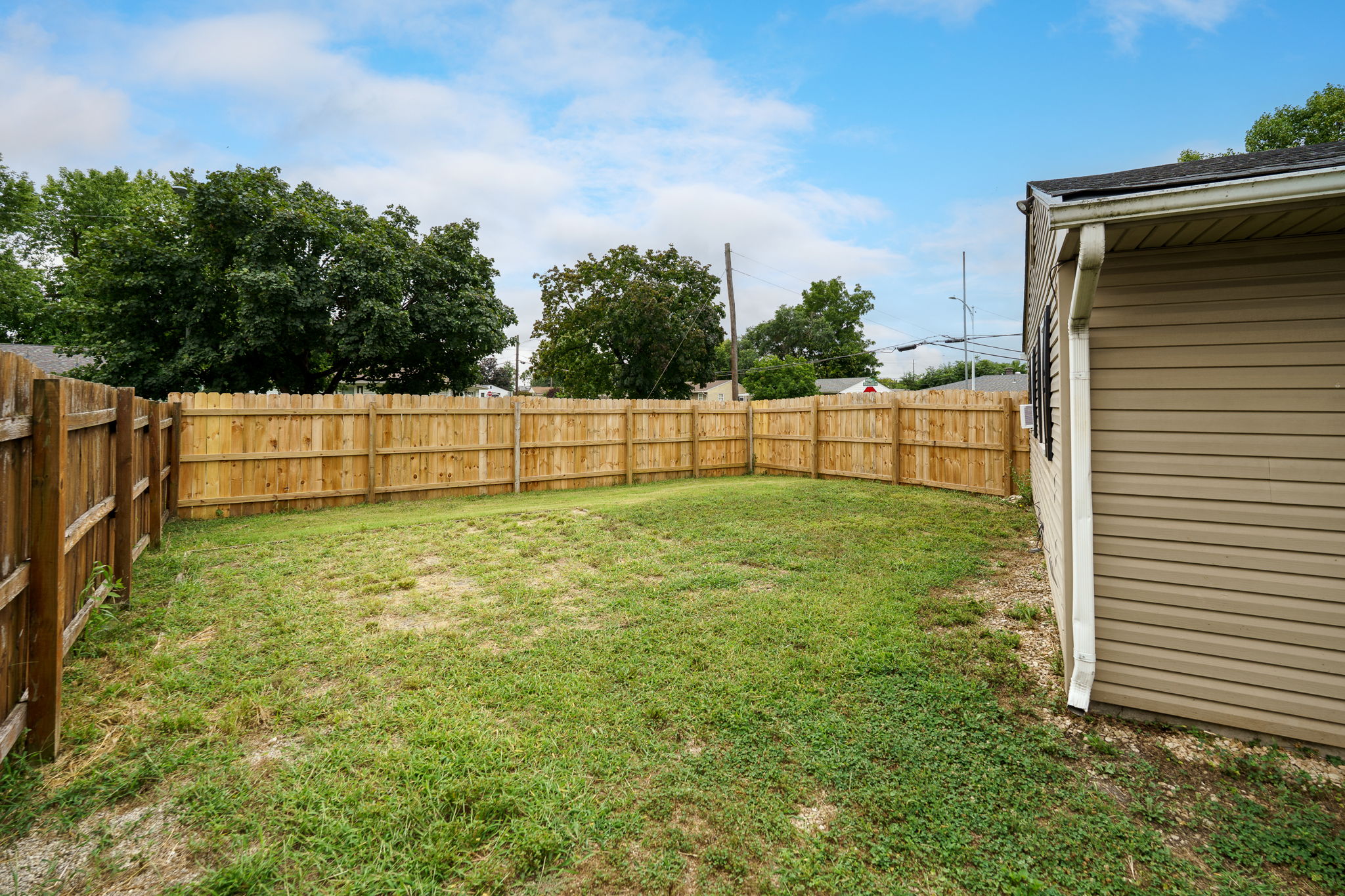 26-web-or-mls-3900-n-montevideo-dr.jpg