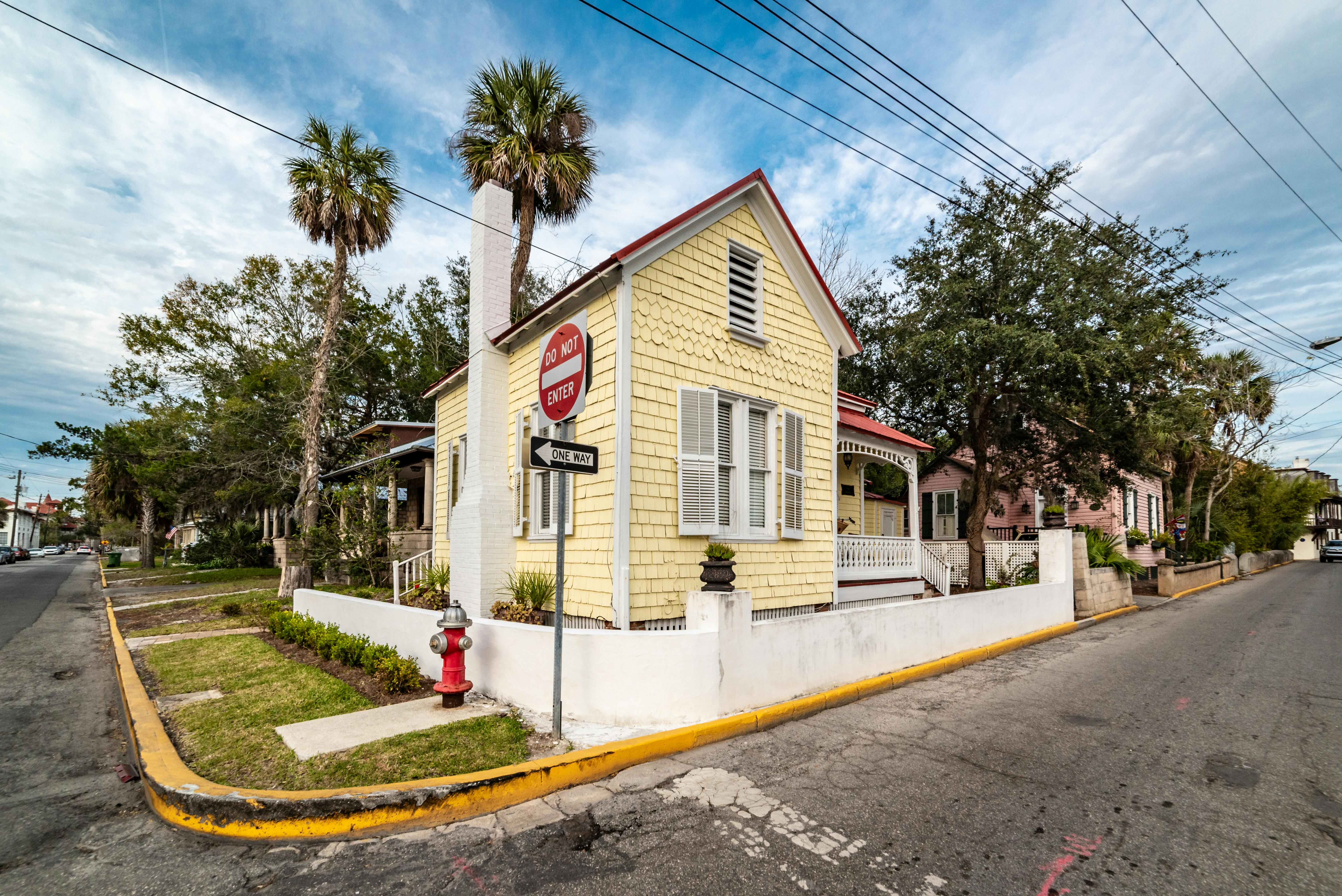 st_petersburg_florida_neighborhood_street.jpg