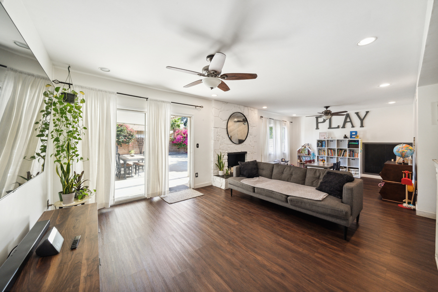 15909 Sunburst St, North Hills, CA, 91343 for Sale House (Single