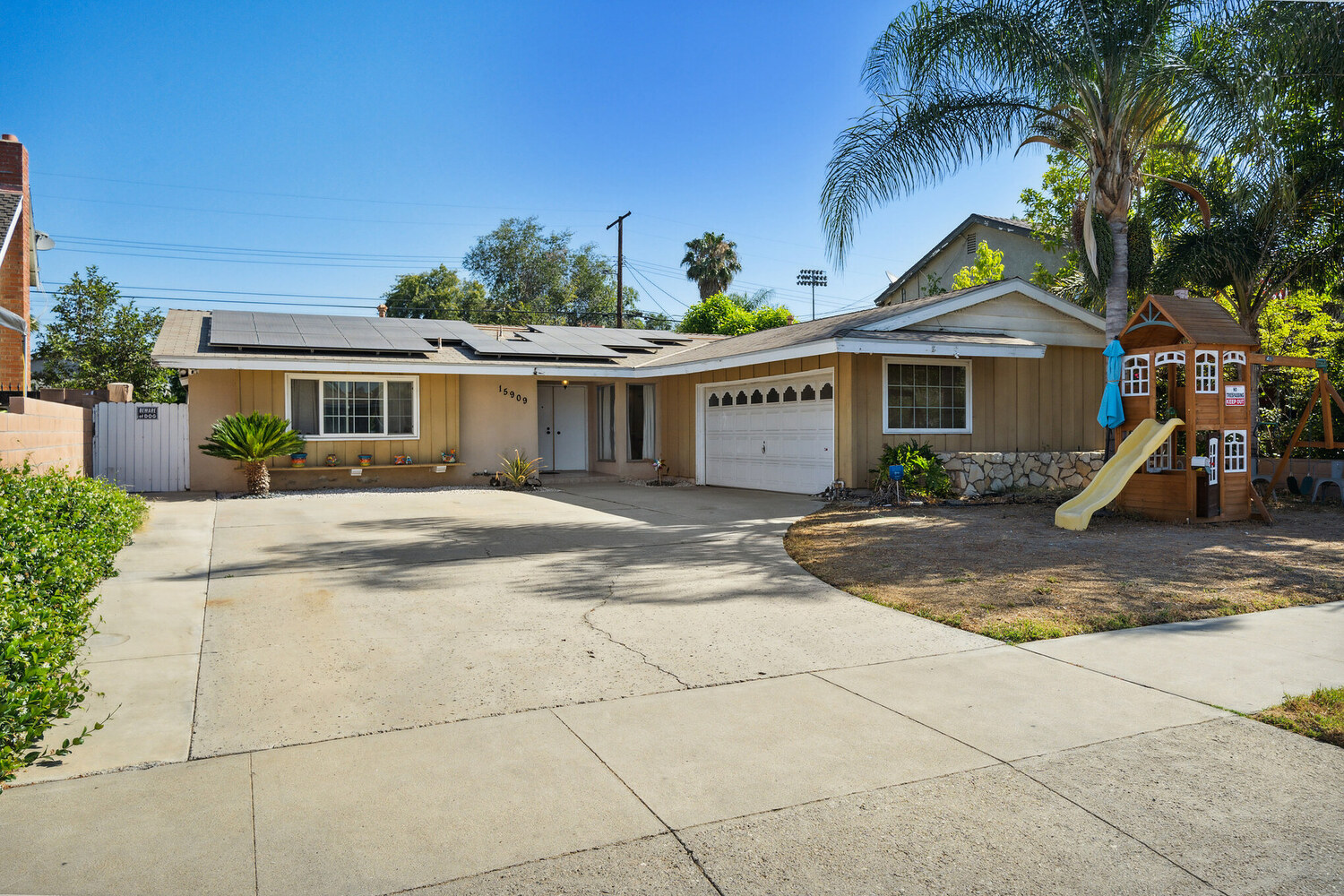 15909 Sunburst St, North Hills, CA, 91343 for Sale House (Single