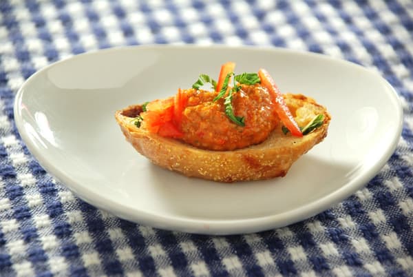 Red pepper crustini top