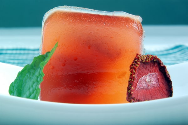 Strawberry daiquiri agar gel close