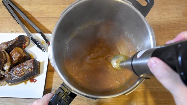 Pressure cooker brisket blending sauce