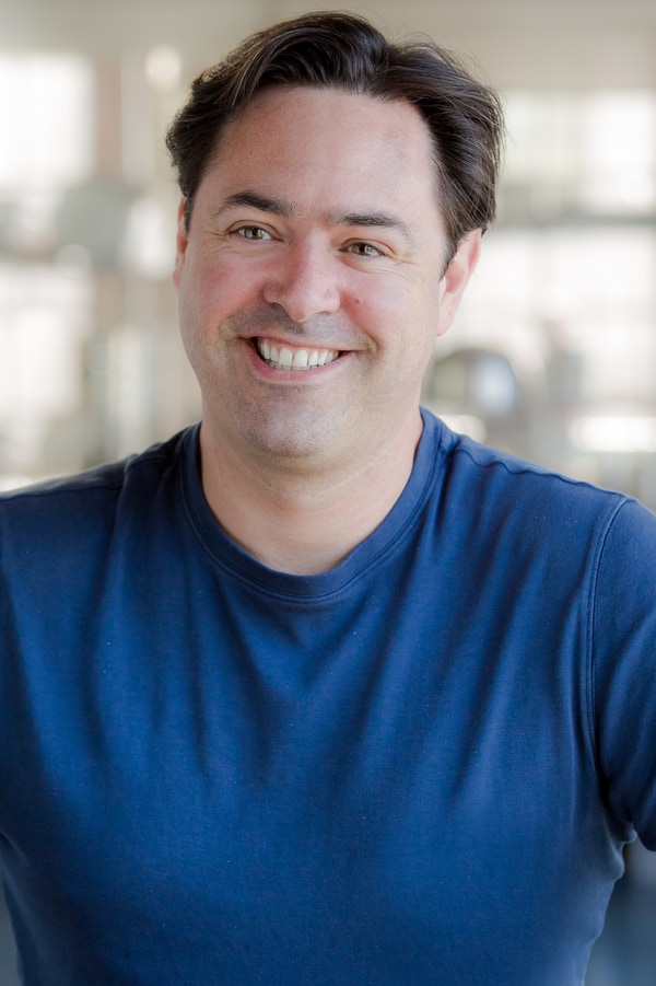 Headshot chris young 2x3