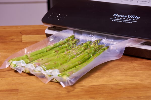 Sous vide asparagus and shallots 4