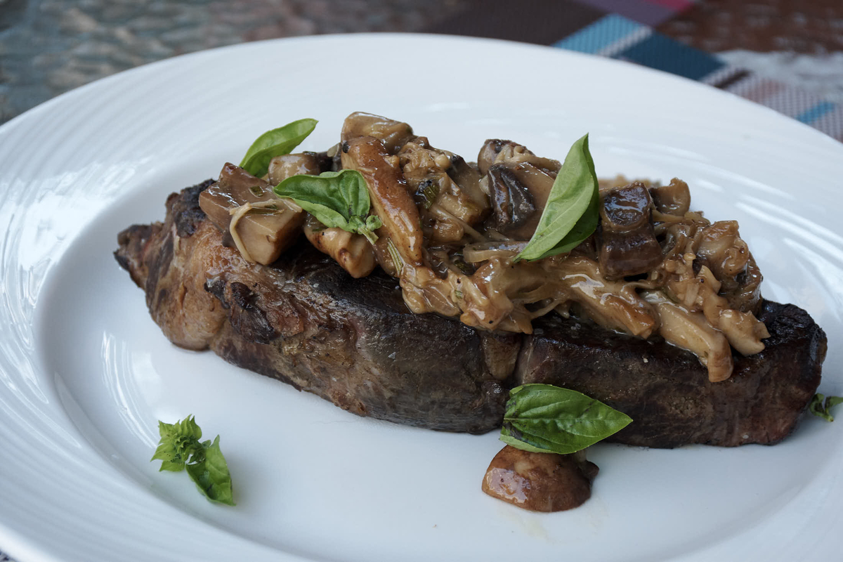 Sous vide chuck steak sherried mushrooms 2749