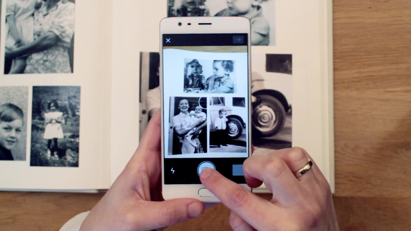 Scan entire photo album pages in one shot . Whiz through entire photo albums in minutes.