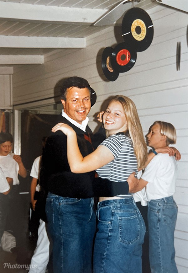 Brookes 5th Grade Birthday. The outfits, the smiles, and those vinyl records on the wall bring all the retro vibes. A perfect snapshot of celebration, friendship, and growing up in style.