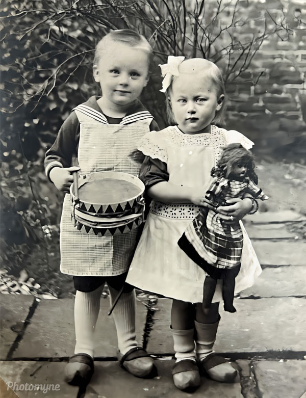 Die Geschwister Alex und Lilly (The siblings Alex and Lilly). 1920