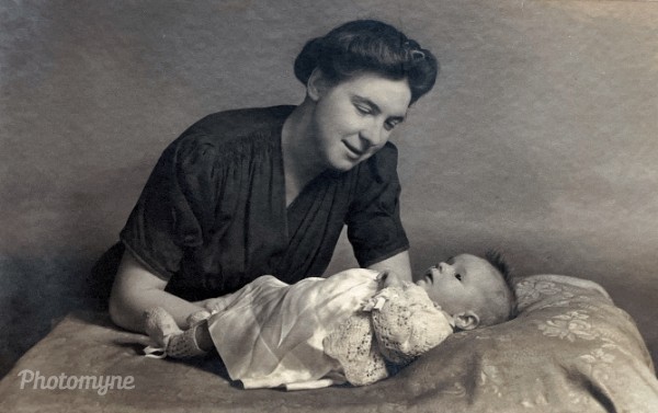 Mum with Colin, 1945