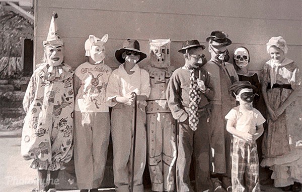Halloween. Jamieson Street gang. 1958